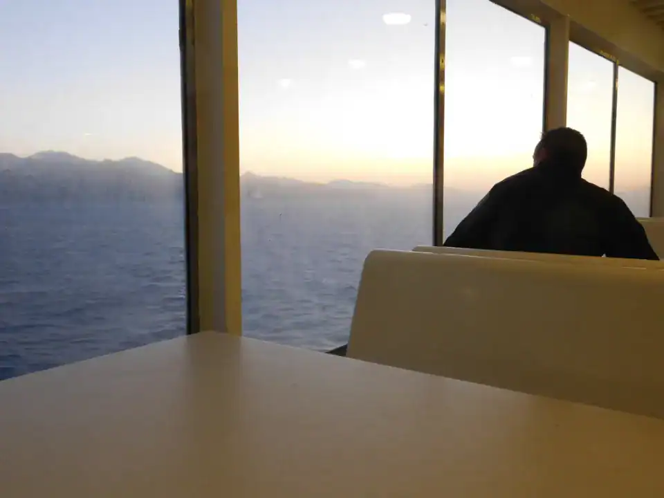 Παράθυρο πλοίου στην ανατολή