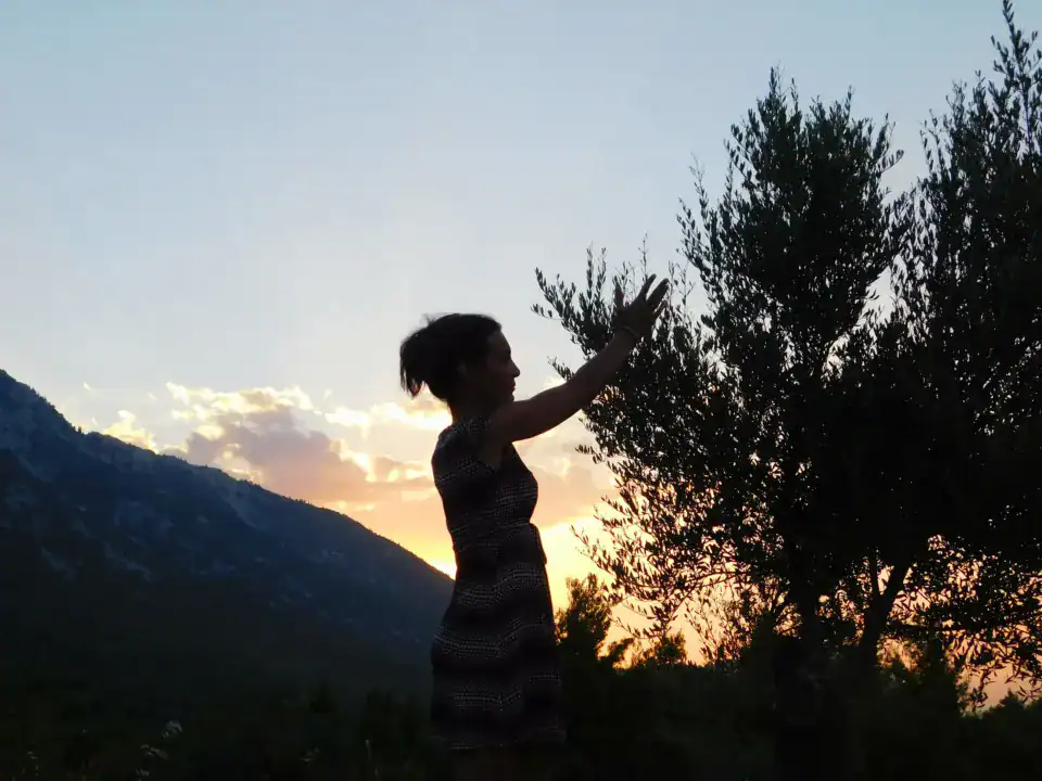 Παιδί στο ηλιοβασίλεμα