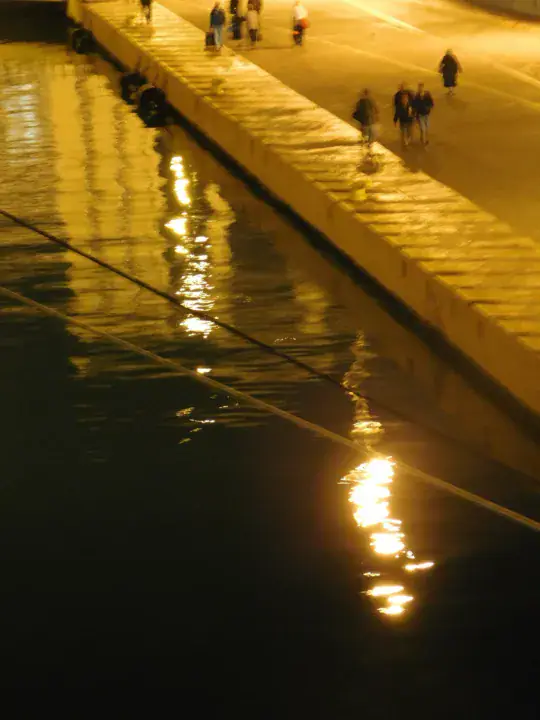 Φώτα στην προκυμαία