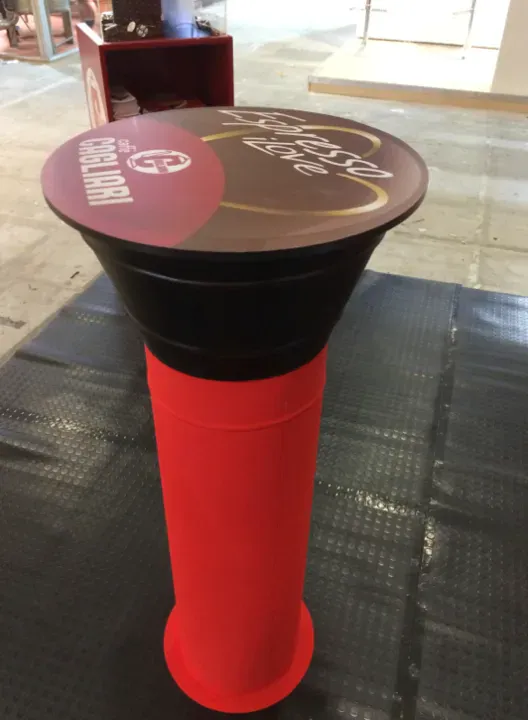 Caffè Cagliari – Περίπτερο έκθεσης – Ψηλό τραπέζι