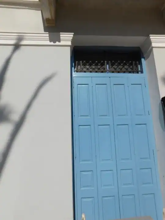 Γαλάζια πόρτα – Ναύπλιο