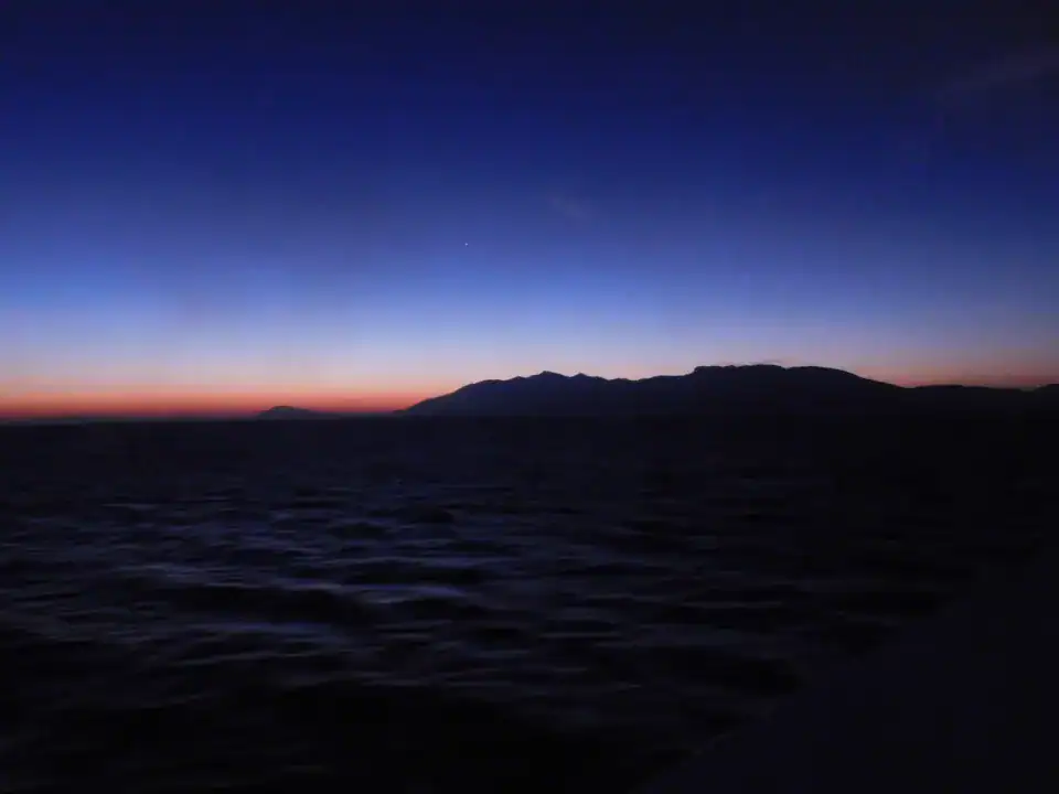 Ανατολή στο πέλαγος