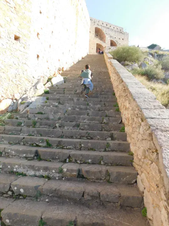 Πέτρινη σκάλα