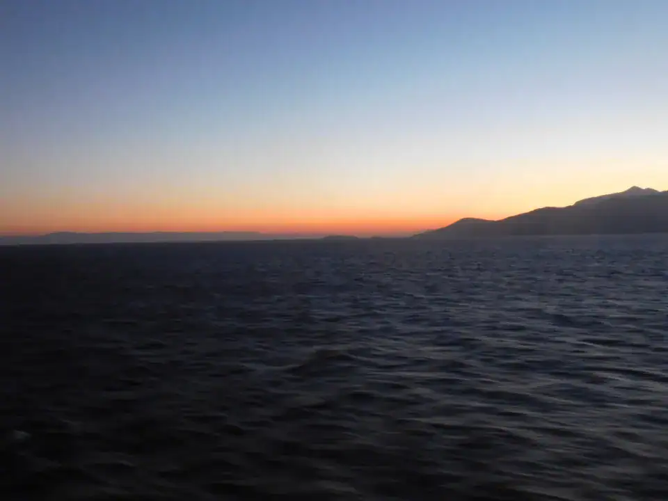 Ανατολή στο πέλαγος